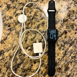 Apple Watch Series 3 38 MM GPS with charger
